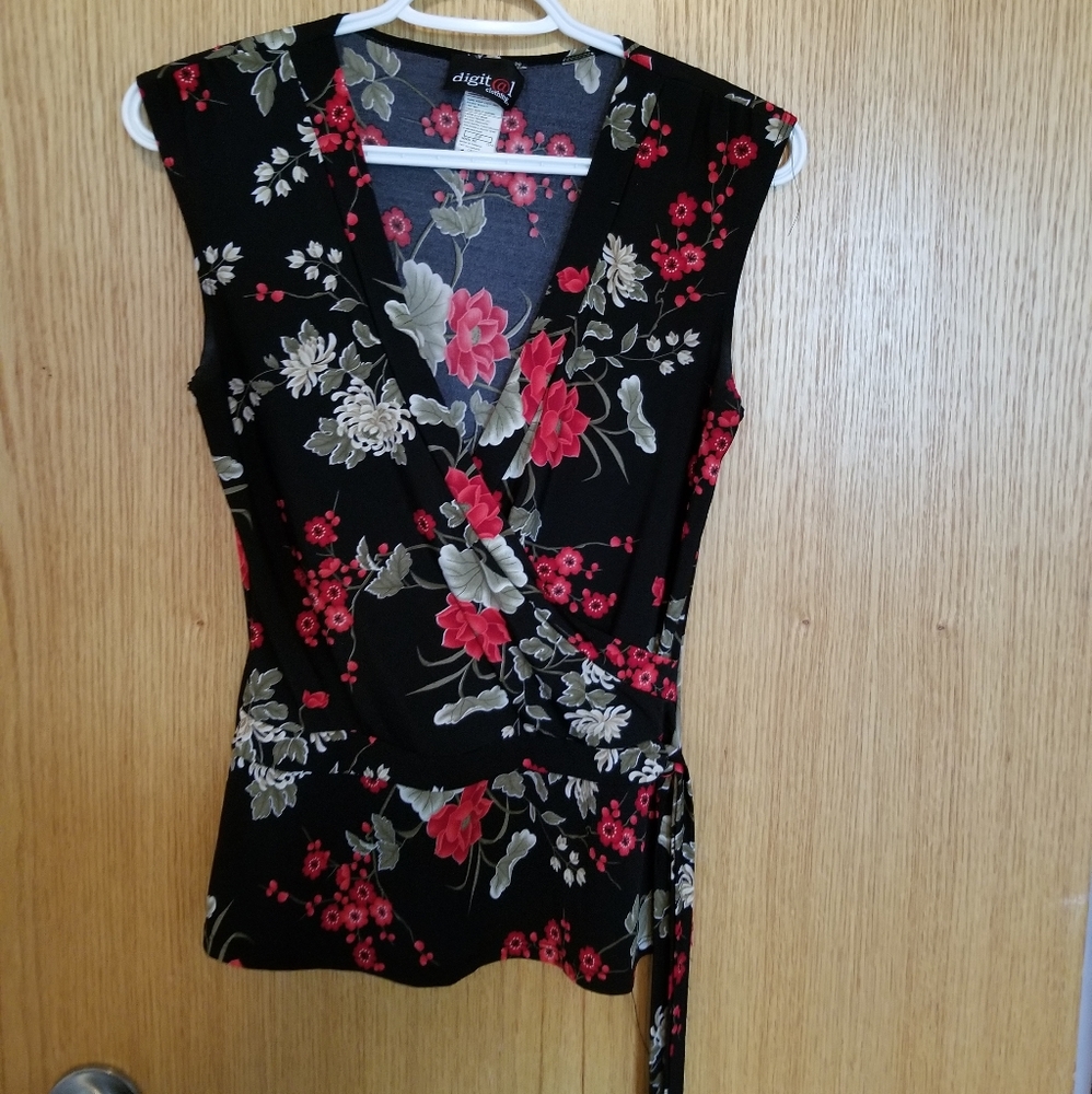 Women's floral Digital Clothing blouse size small